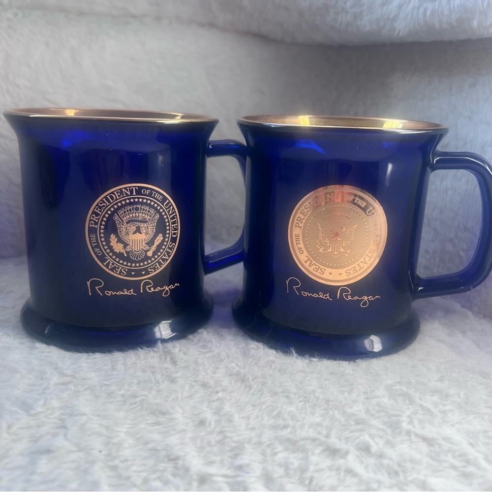 VTG Ronald Reagan Presidential Seal Cobalt Blue Glass Coffee Mugs Collectable